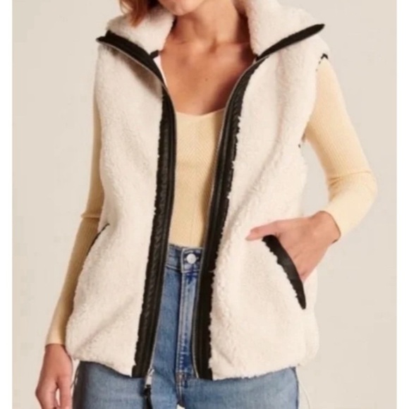 Abercrombie & Fitch White and Black Vest - Picture 1 of 3